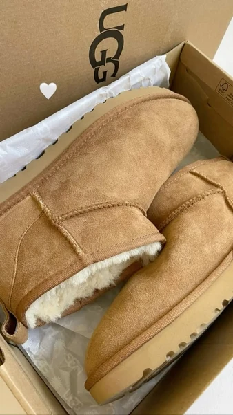 UGG Women's Classic Ultra Mini Boot | Chaussures hiver, Mode femme plage, Ugg chaussures