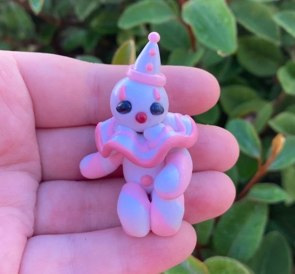 Figurine faite main clown pastel
