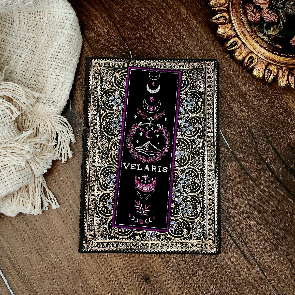 Marque-pages brodé « Velaris »