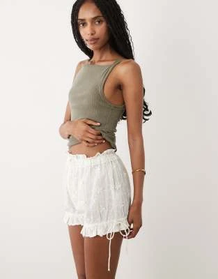 Miss Selfridge - Short bouffant à broderies - Blanc