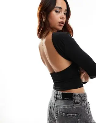 Stradivarius - Top manches longues à encolure bateau et dos ouvert - Noir
