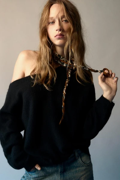 Pull asymétrique en maille souple