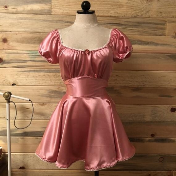 Robe de satin Missy