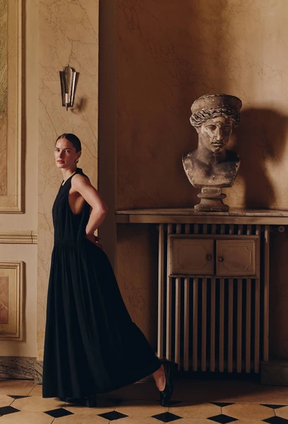 Robe longue sans manches cintrée avec détail de broderies et perles