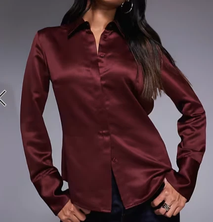 ASOS DESIGN - Chemise ajustée en satin - Bordeaux