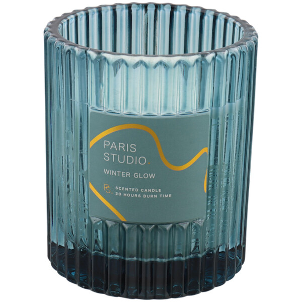 Bougie parfumée dans un verre à côtes