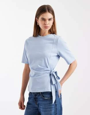 ONLY - T-shirt cintré à la taille avec détail noué sur le côté - Bleu clair
