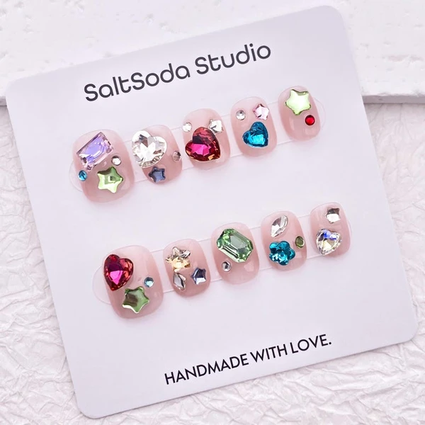 Presse-ongles Crystal Star Heart, Ongle court rond rose clair (fait main)