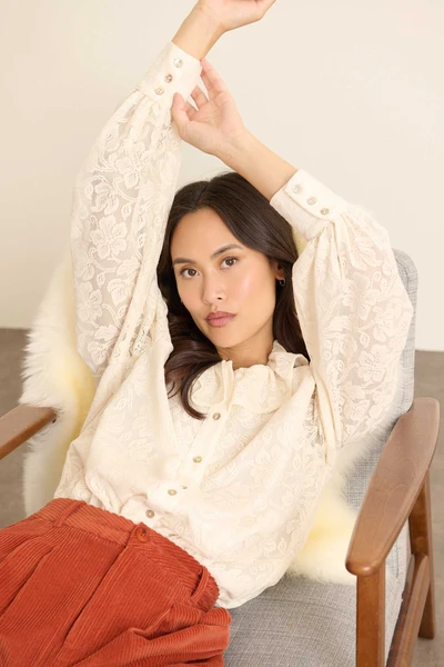 Blouse col volanté en dentelle BERTILLE