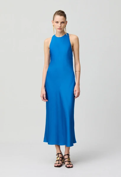 Robe longue satinée dos nu
