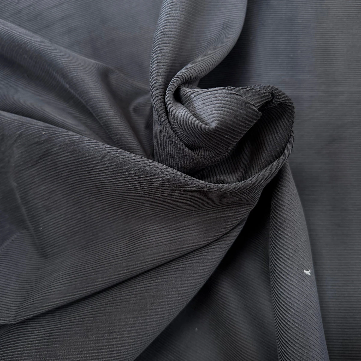 VELOURS COTELE EN COTON 1000 RAIES GRIS FONCE