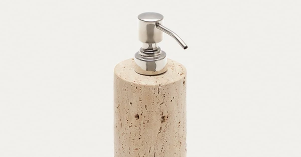 Distributeur de savon Macre en travertin beige | Kave Home France