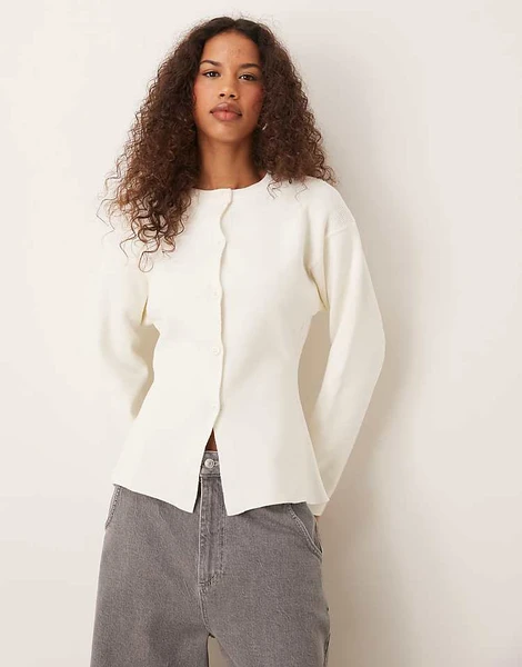 ASOS DESIGN - Gilet ras de cou en maille structurée - Crème