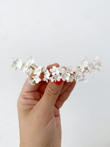 Tocado novia hecho de flores con porcelana - 100% artesanal