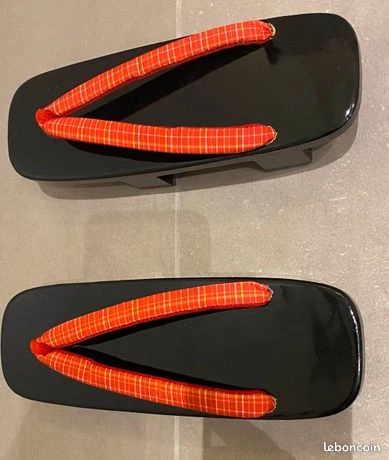Paire de sabots traditionnels japonais Geta