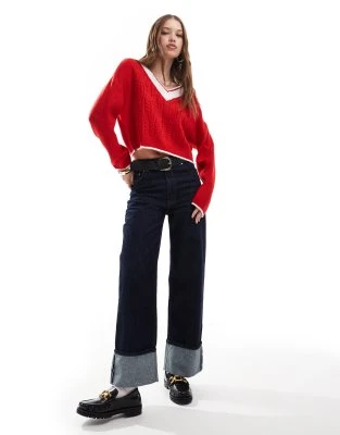Miss Selfridge - Pull ample style universitaire à col V - Rouge