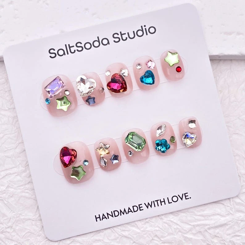 Presse-ongles Crystal Star Heart, Ongle court rond rose clair (fait main)