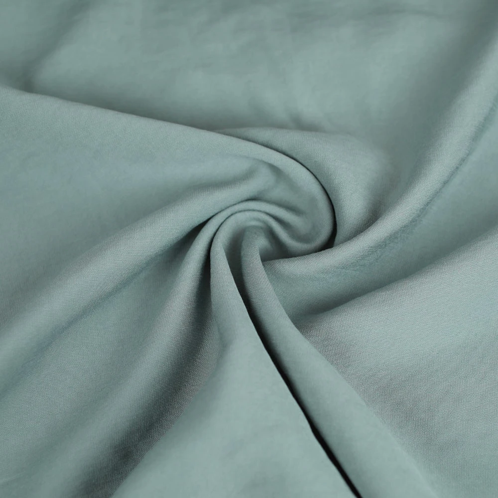Tissu viscose uni Zélie effet peau de pêche sauge / pour vos coutures de vêtements léger et souple