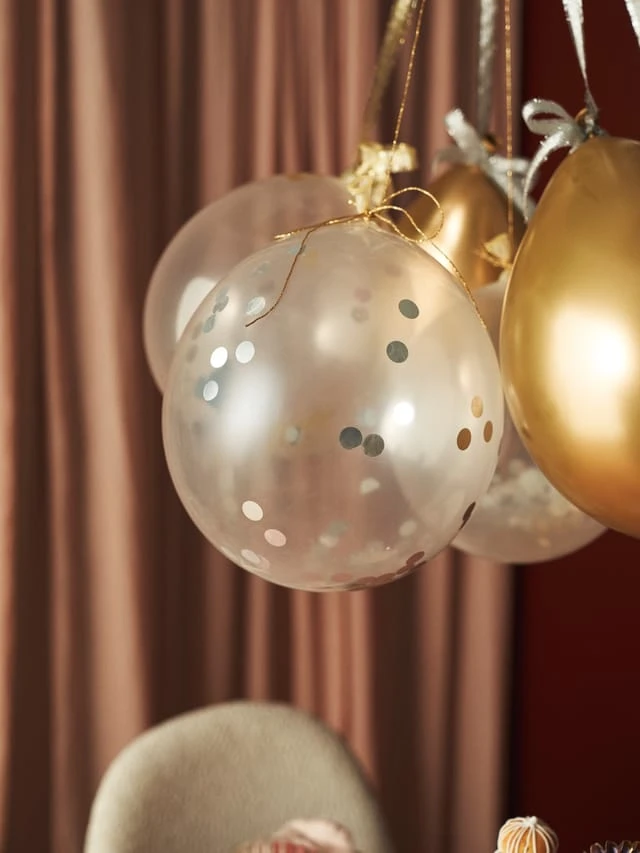 Ballons de baudruche avec confettis