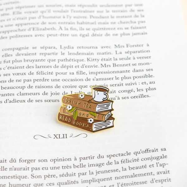 Pin's tea and books
