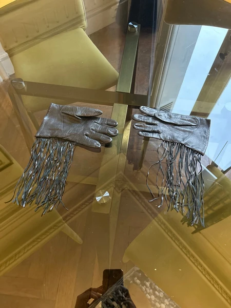 Gants en cuir d’agneau et franges