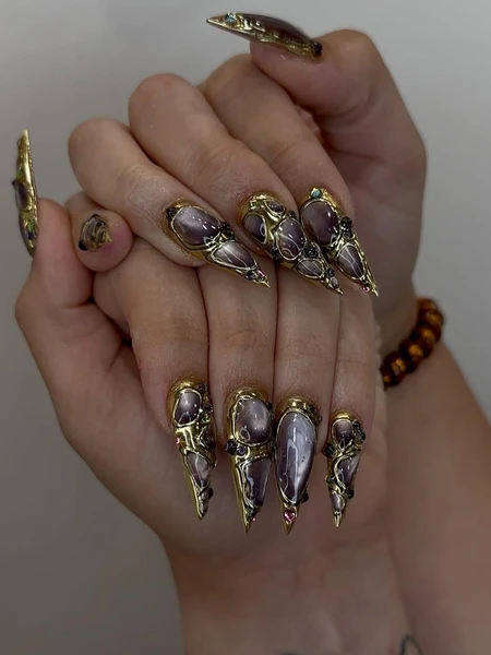 Presse de pierres précieuses de luxe sur les ongles | Décoration d'ongles 3D en pierre de cristal | Faux ongles élégants avec cadre doré |