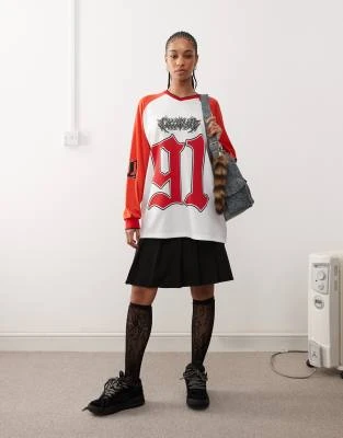 COLLUSION - T-shirt oversize à manches longues avec imprimé vintage 91 - Rouge et écru