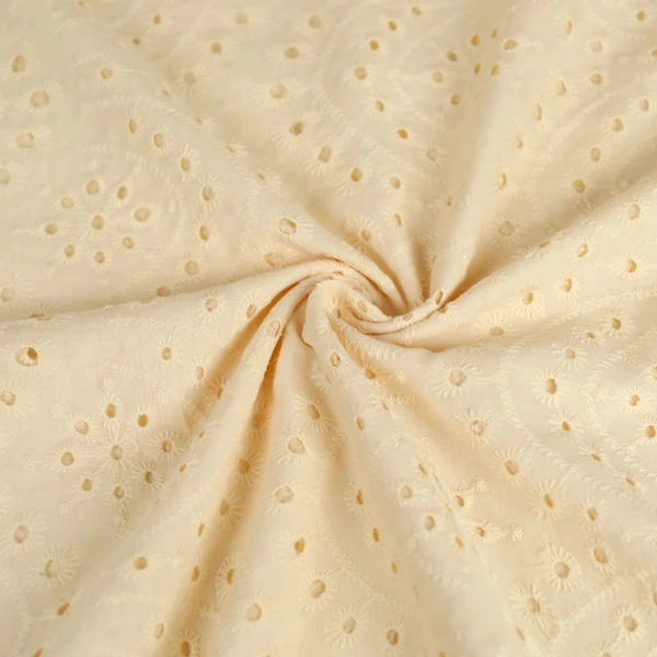 Tissu coton brodé Vanille à motif ajouré | Pour couture d'habits léger