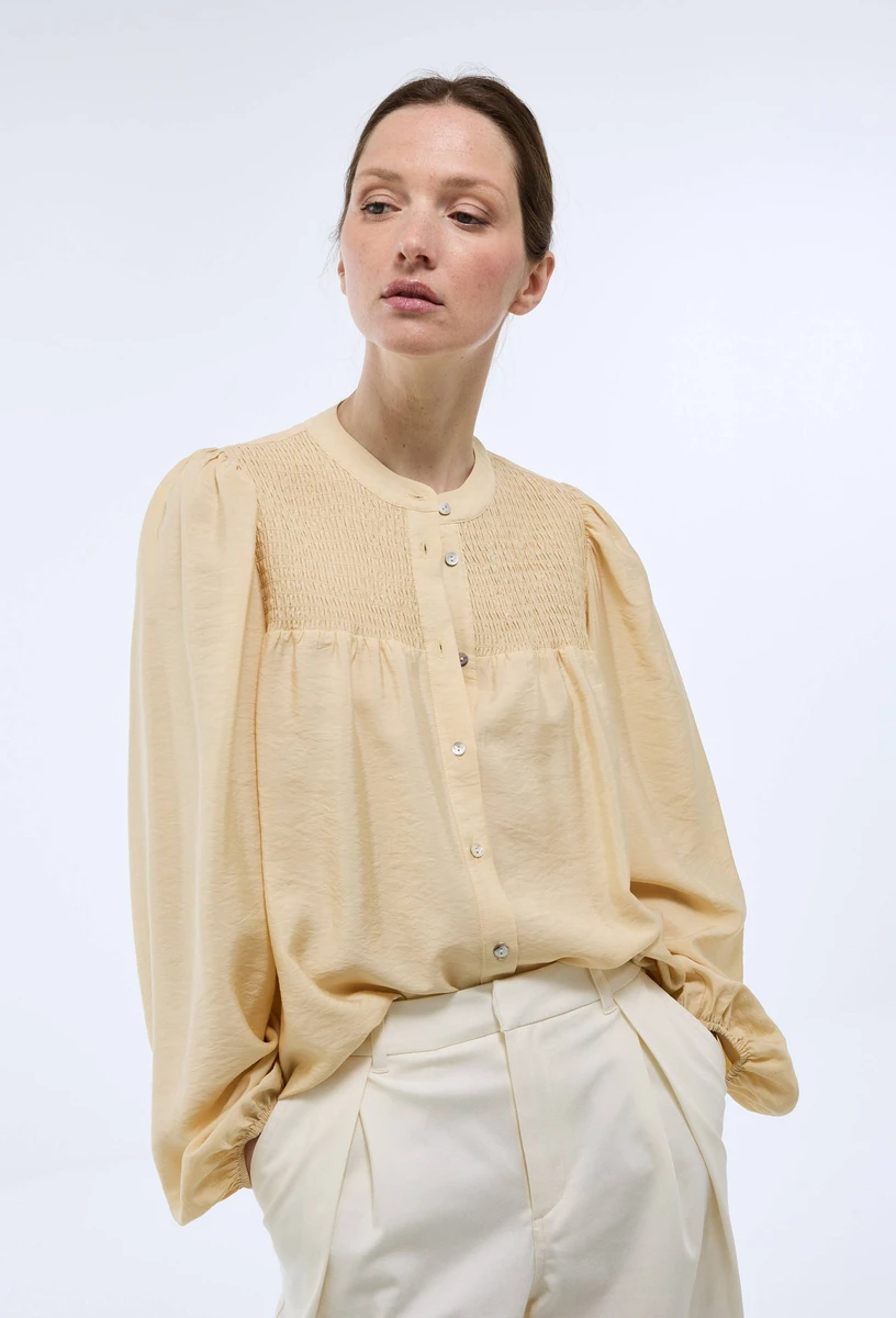 Blouse manches longues unie smockée