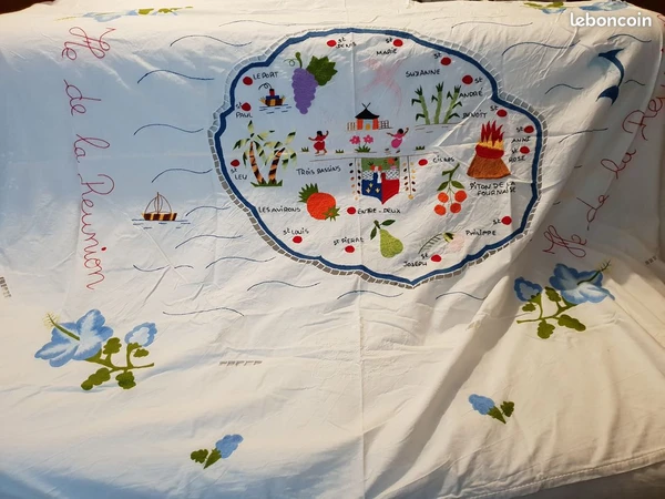 Nappe et 12 serviettes ile de la reunion brodees main