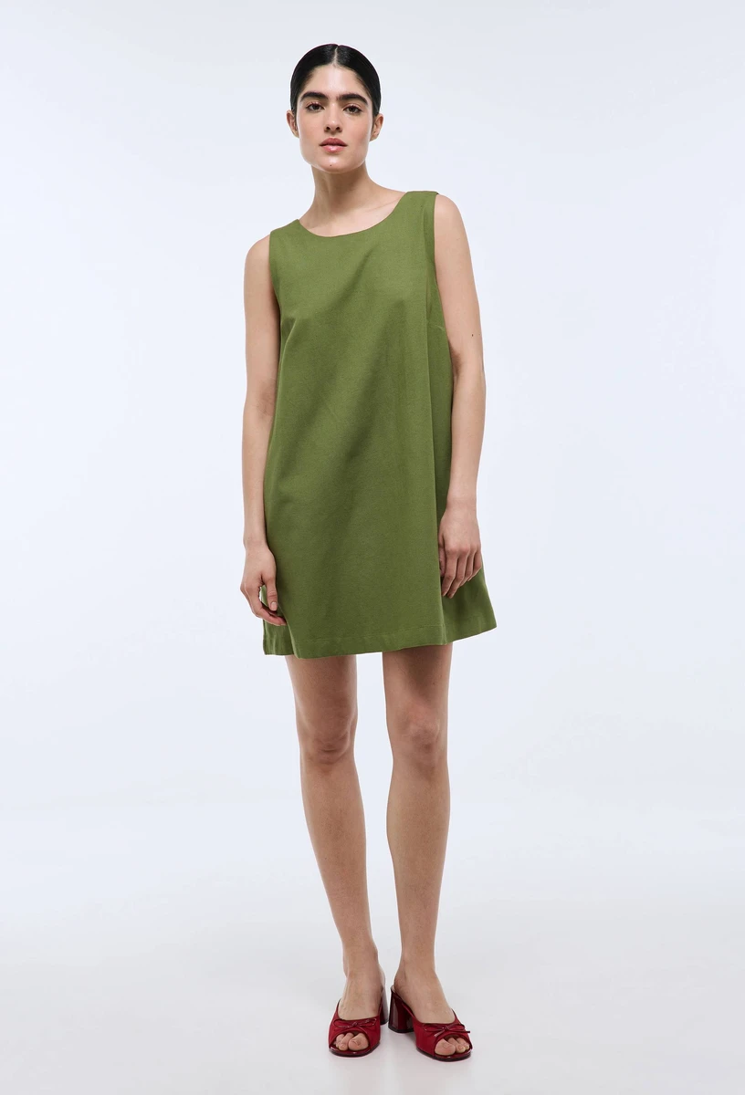 Robe courte unie, dos nu noué