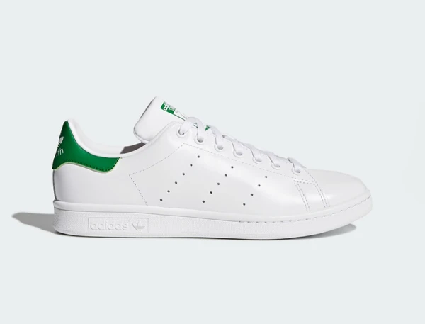 Des Basket blanche, pas forcément des stan mais chaussure blanche de pref