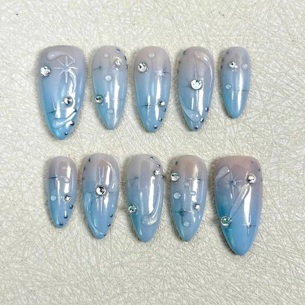 Ongles nacrés dégradés roses et bleus, Ongles étoiles argentés peints à la main, Ongles goutte d'eau 3D, Ongles brillants en strass blancs,