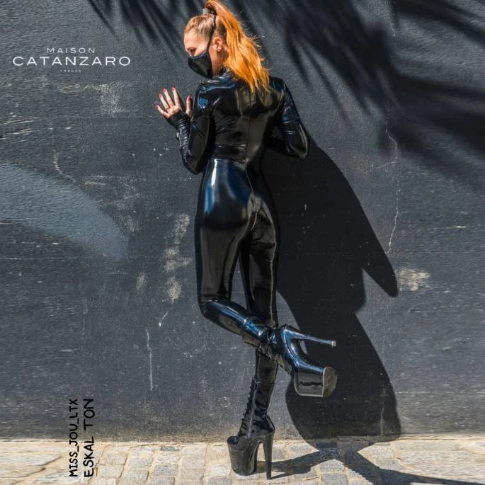 PATRICE CATANZARO - Catwoman en vinyle by Patrice Catanzaro