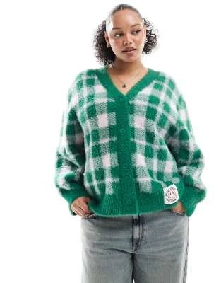 Exclusivité - Renée Studio - Gilet boutonné à carreaux et étiquette logo en maille duveteuse - Vert