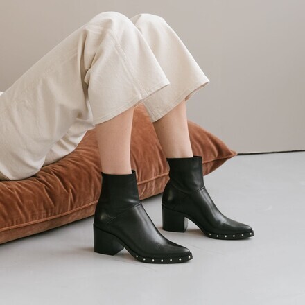 Bottines en cuir pointues à talon Femme et détails en métal Jonak
