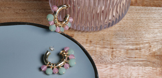 Créoles avec perles en verre acidulées - Perles & Co