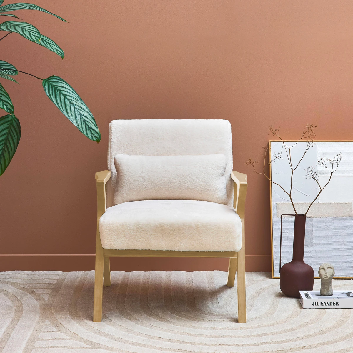 Fauteuil scandinave bois d'hévéa et tissu effet fausse fourrure