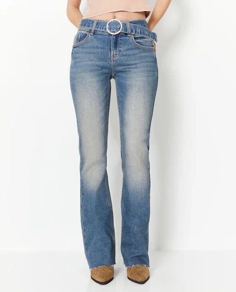 Jean flare taille basse avec ceinture