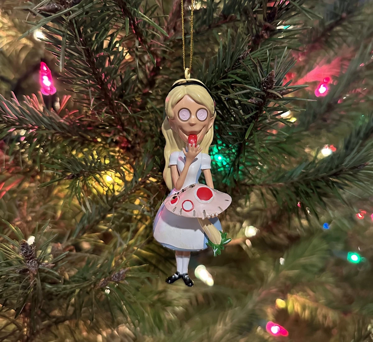 Boule de Noël : Alice in Wonderland Eating Magic Mushrooms