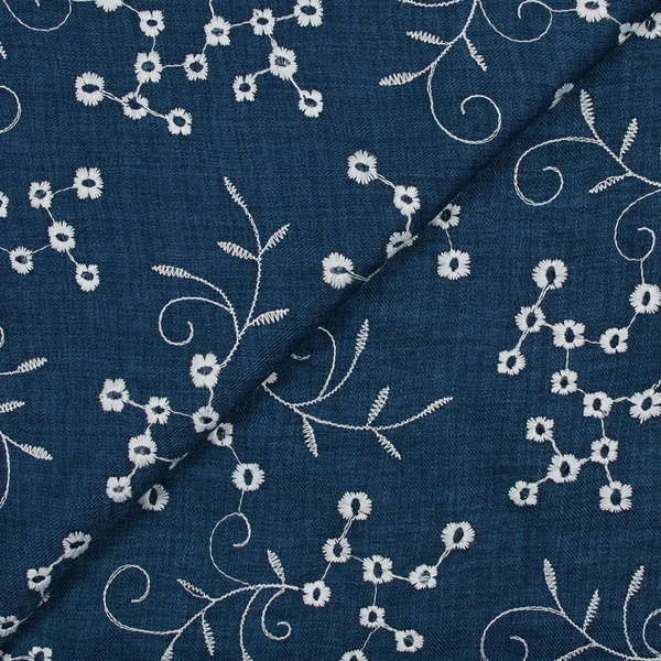 Twill de polyester brodé marguerite fond marine