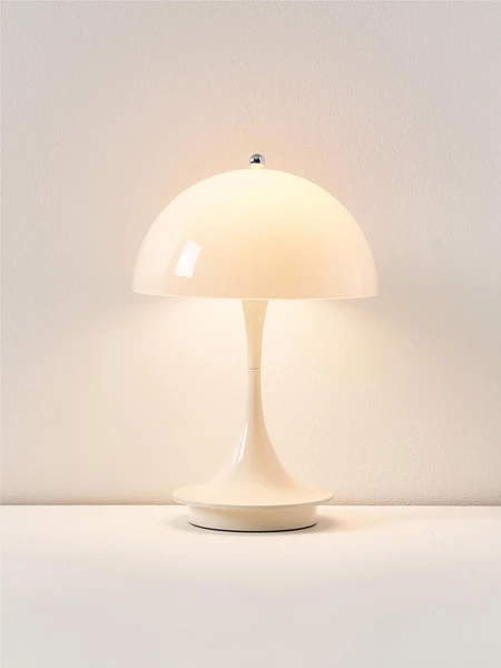 Lampe à poser LED mobile Panthella, haut. 24 cm, design Verner Panton