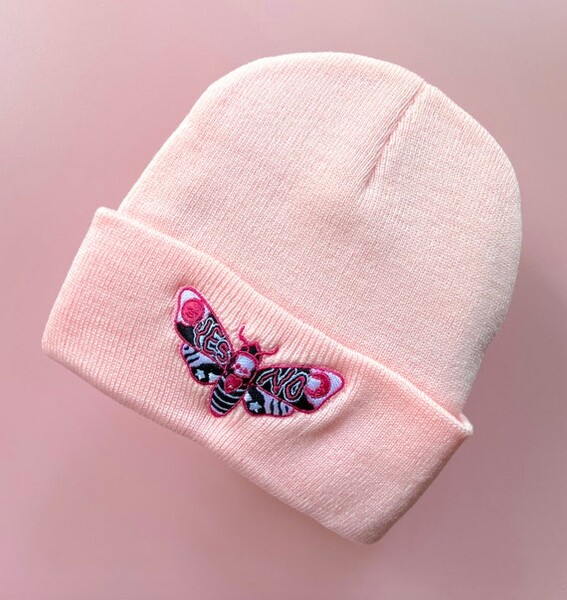 OUIJA MOTH BEANIE - Bonnet brodé Spooky Doodle Club Moth