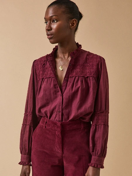 Blouse trousseau brodée femme col volanté