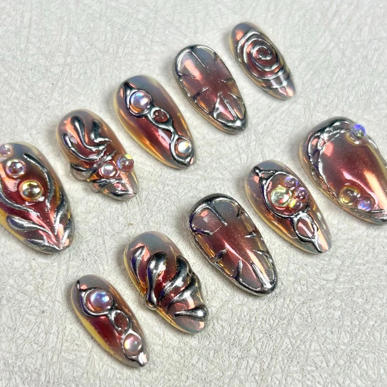 Ongles courts mystérieux brillants métalliques Venom 3D, Ongles de rêve Aurora à pois, Ongles liquides argentés, Ongles coucher de soleil dégradé