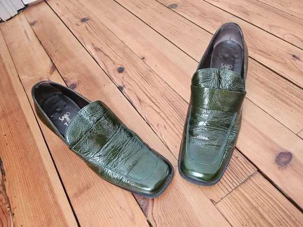 Splendides mocassins cuir verni vert Saro & Taro