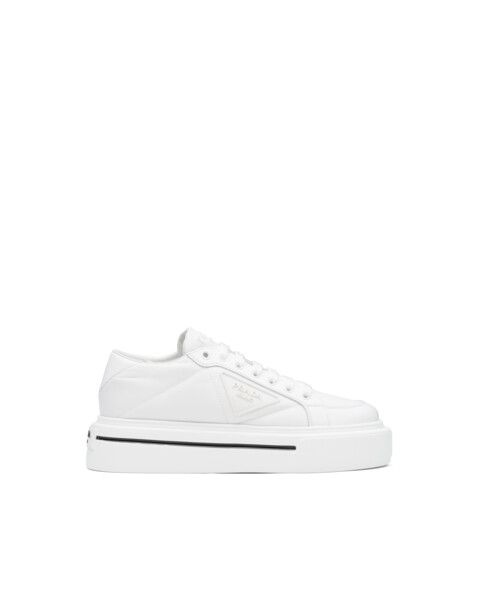 Baskets Prada Macro cuir brossé et Re-Nylon