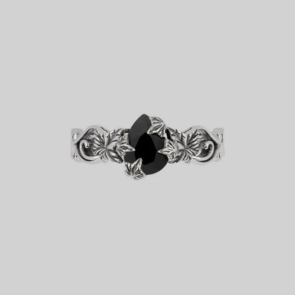FERONIA. Secret Garden Black Onyx Ring - Silver