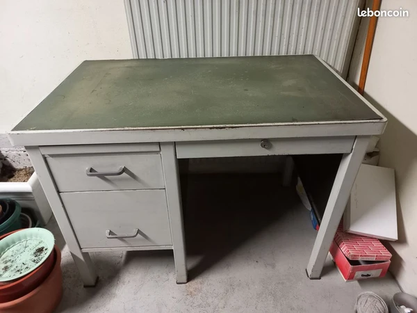 Bureau vintage en métal