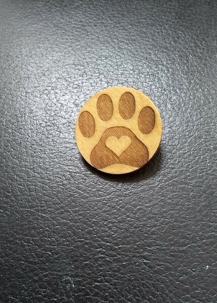 Badge Patte, badge patte de chien, badge patte de chat, Pin&#39;s Patte, pin&#39;s chien, patte de chien, Pin&#39;s en bois, Chien en bois, 